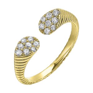 This exquisitely textured yellow gold ring is a royal masterpiece. Its band tapers towards two pear-shaped diamond clusters, converging to create a profile that captures the essence of regal charm.